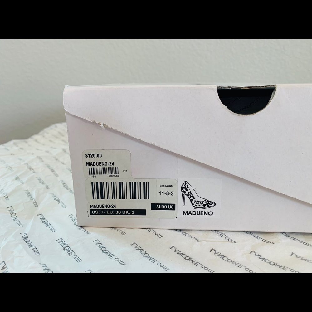 NWT pointy toe animal print heels - Picture 8 of 8